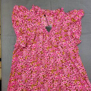 NWT Tracie's V-neck Floral Print Flutter Top